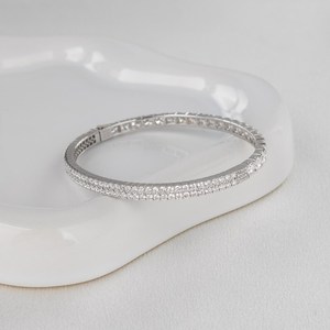 กำไลข้อมือแบบซ้อนได้ทรงอินฟินิตี้ประดับเพชรโมอิสซาไนต์ทรงกลม VVS1 สำหรับผู้หญิง เงินแท้ 925 เครื่องประดับชั้นดี ของขวัญวันครบรอบสำหรับเธอ - Product Image 1