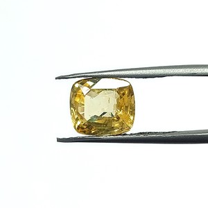 พลอยแซฟไฟร์สีเหลืองทรงคุชชั่นธรรมชาติ 5.01 กะรัต จากศรีลังกา สำหรับทำเครื่องประดับและแหวน รุ่น YCWX-154 - Product Image 2