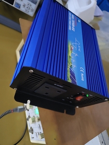 Inversor de Onda Sinusoidal Pura de Fase Dividida 600W 1200W de Potencia Máxima, Convertidor de CC a CA para Sistemas Solares Fuera de la Red - Product Image 6