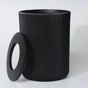 ถังขยะโลหะลายริ้วสีทองหรูหราพร้อมฝาปิด เหมาะสำหรับห้องน้ำ ห้องนอน สำนักงาน และตกแต่งโรงแรม ขายส่งจากอินเดีย - Product Image 5