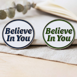 Pins Metálicos con Letras Personalizadas - Product Image 1