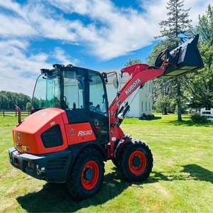 Chargeuse sur pneus Kubota R530, 4 tonnes, diesel, compacte, pour la construction et la manutention de matériaux - Product Image 1