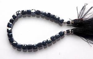 ลูกปัดสปิเนลสีดำธรรมชาติทรงลูกบาศก์เจียระไน ร้อยเป็นเส้น สำหรับทำเครื่องประดับ ขายส่ง - Product Image 6