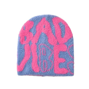 Bonnet d'hiver en maille jacquard de créateur avec strass, doublure en satin de mohair, style pêcheur, coupe souple, personnalisable avec logo sur mesure - Product Image 1