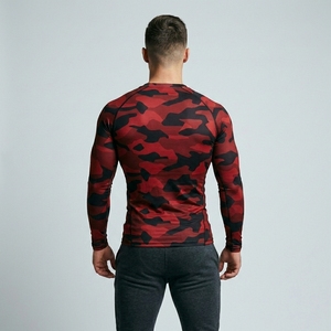 Chemise de compression à manches longues pour homme, col rond, imprimé camouflage rouge, séchage rapide, coupe ajustée, sportive, en polyester tricoté - Product Image 5