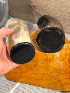 Tasse rustique en corne de bœuf Viking, faite à la main, en corne naturelle, récipient traditionnel pour boire, pour restaurants sur le thème du Moyen Âge - Product Image 5