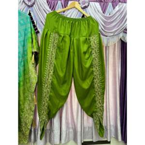 Ensemble haut et bas en satin sans manches, magnifique, pour les fêtes, avec motif imprimé numérique - Product Image 4