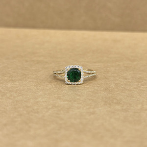 Bague en or jaune 14 carats avec diamant de laboratoire taille émeraude 1,48 carat, certifiée IGI, pour l'exportation – La magie des diamants fins - Product Image 1