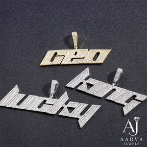 จี้ตัวอักษรแบบกำหนดเองประดับเพชรโมอิสซาไนต์ สร้อยคอชุบทองแบบ Cuban Link สำหรับผู้ชายและผู้หญิง ใส่ไปงานปาร์ตี้ - Product Image 2