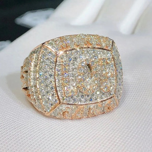 Anillo de Compromiso para Hombre de Plata de Ley 925 con Moissanita de Corte Redondo y Diamantes Engastados, Estilo Hip Hop, Joyería de Rapper con Diseño de Racimo - Product Image 3