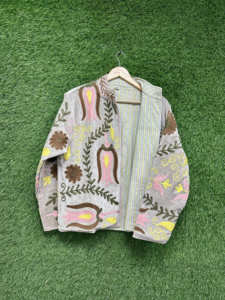 Manteau long d'hiver en velours brodé Suzani fait main Maaunique blanc Trishul, style ethnique bohème, doublure en coton, collection designer, vente en gros - Product Image 4