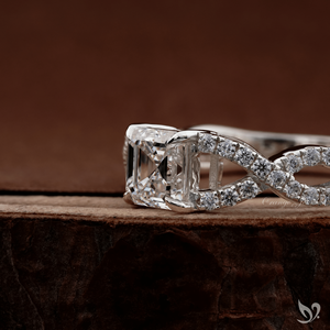 แหวนหมั้นเพชรแล็บทรง Asscher 1 กะรัต ดีไซน์หรูหรา ประดับเพชรแบบ Pave ด้านข้างแหวนแบบแยกส่วน รับรองโดย IGI ทองคำขาว 10K แหวนแต่งงานและวันครบรอบ - Product Image 2