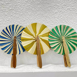 Abanico de Hoja de Palma con Diseño Rústico Simple para Tiendas de Regalos y Concept Stores - Product Image 1
