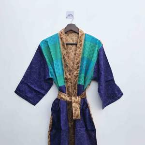 Kimono de Sari Reciclado con Parches Florales, Cuello en V, Cordón Ajustable, Bata de Maternidad, Ropa de Dormir Térmica para Otoño - Product Image 1