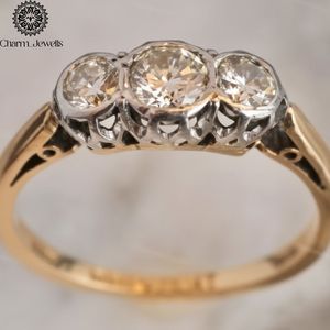แหวนหมั้นผู้หญิง Charm_Jewells ทอง 18K ประดับเพชรโมอิสซาไนต์สามเม็ดทรงกลมเจียระไนแบบบริลเลียนท์ ตัวเรือนแบบหนามเตย สไตล์วินเทจ - Product Image 2