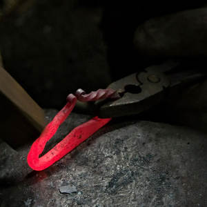 Encendedor de fuego para supervivencia en camping al aire libre, de acero al carbono, tipo tradicional de pedernal - Product Image 1