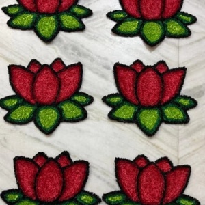 Parches bordados a mano con diseño de loto rojo y técnica Aari para ropa étnica y manualidades, ideales para atuendos de boda y ceremonias religiosas. - Product Image 1