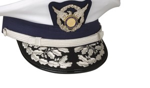 Casquette de luxe formelle à visière pointue, blanche avec broderie feuille de chêne argentée, sangle de menton tressée - Product Image 4