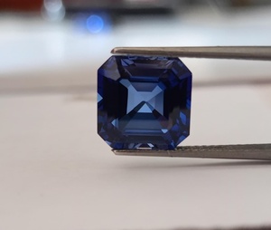 พลอยไพลินสีน้ำเงินทรงแปดเหลี่ยมเจียระไนแบบ Royal Octagon Cut ที่เพาะเลี้ยงในห้องปฏิบัติการ พร้อมใบรับรอง IGI ผลิตด้วยมือ 100% สำหรับทำเครื่องประดับ แหวน ฯลฯ - Product Image 4