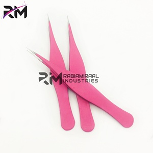 Pinzas de depilar profesionales RMI Private Label, personalizadas, puntiagudas, de acero inoxidable con recubrimiento en polvo rosa, ligeras y de lujo. - Product Image 5