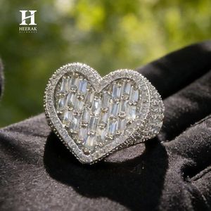 Anillo de Sello Personalizado de Corazón con Diamantes de Imitación Estilo Hip Hop - Anillo de Dedo Índice Chapado en Oro de 14K con Diamantes de Laboratorio - Product Image 1