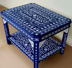 Mesa auxiliar cuadrada blanca con un patrón floral de mandala con diseño de estrella azul y verde azulado sobre patas rectas estándar. A precio de mayorista. - Product Image 5