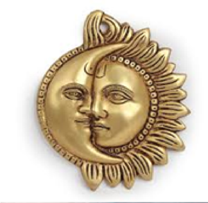 Espléndida decoración de pared de sol y luna en latón que combina el equilibrio cósmico, la belleza celestial y el armonía tranquila. Disponible a precio de mayorista - Product Image 1