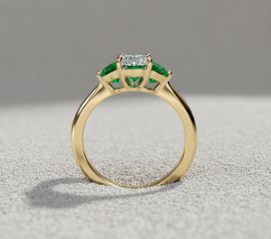 แหวนหมั้นเพชรทรงกลมเพาะเลี้ยงในห้องปฏิบัติการ ทรงทริลเลียนมรกต สามเม็ด แหวนทองสำหรับเจ้าสาว ขายส่ง - Product Image 3