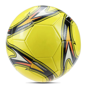 Ballon de football en cuir PU doux au toucher, écologique, logo personnalisé, léger, durable, pour entraînement quotidien en salle/sur terrain. - Product Image 3
