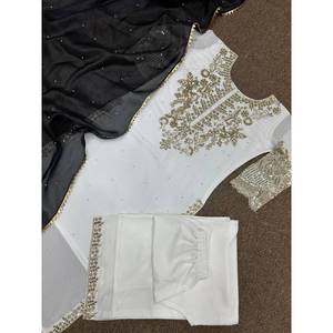 Conjunto de Top y Pantalón de Georgette con Bordado y Lentejuelas de Moda con Dupatta en Blanco - Product Image 1