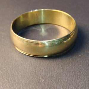 Brazalete Clásico de Latón Pulido de Alta Calidad - Brazalete Minimalista Versátil en Tono Dorado - Calidad Premium, Sin Costuras, Pulido a Mano - Product Image 3