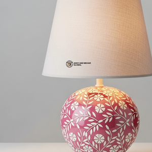 Lampe de table décorative avec incrustations roses |   Éclairage artisanal haut de gamme pour chevet et salon - Product Image 2