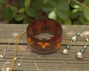 Bracelets en résine imprimée pour femmes, bracelets à breloques très demandés, finition naturelle polie - Product Image 6