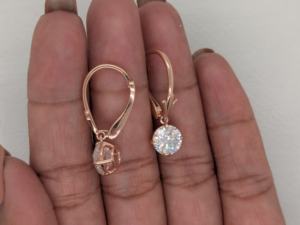 Pendientes de Oro Blanco/Amarillo/Rosa de 14K con Moissanita de Corte Brillante de 2.90 Ct, Diseño Vintage Colgante, Certificados, para Bodas y Fiestas - Product Image 3