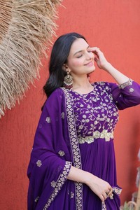 Traje Anarkali Moderno de Georgette Sintético con Bordados y Lentejuelas para Bodas y Fiestas de Gala - Product Image 5