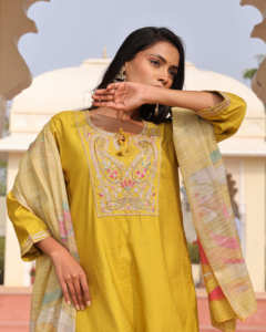 Elegante Conjunto de Kurti Amarillo para Mujer, Manga 3/4, Algodón y Seda, Completamente Cosido, para Ocasiones Formales y Festivas - Product Image 6