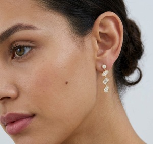 Pendientes de Oro Amarillo Macizo de 10K/14K con Diamantes Multiforma, Pendientes Colgantes Geométricos con Engaste de Bisel para Mujer - Product Image 2