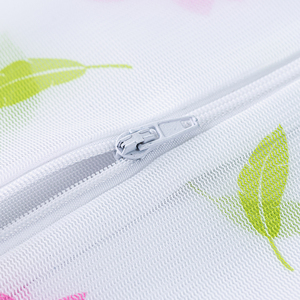 Bolsa de Lavandería de Malla 100% Poliéster de 40x50cm con Cremallera, Diseño Floral Sakura, Plegable y Duradera para Protección de Ropa, Servicio OEM - Product Image 3