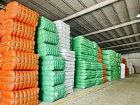 Fibre de polyester recyclée blanche de haute qualité Vikohasan, siliconée, ignifuge, creuse et conjuguée, fabriquée au Vietnam