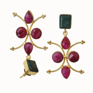 Boucles d'oreilles pendantes Laxmi Jewellers en saphir vert magenta créé en laboratoire, laiton plaqué or 18 carats, motif floral bohème, vente en gros - Product Image 2