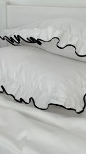 Housse de coussin carrée en lin et soie, blanche, à volants, avec fermeture éclair, pour canapé, lit, hôtel, logo personnalisé, 100% coton. - Product Image 3