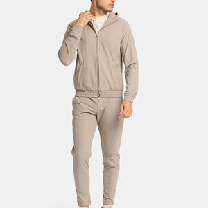 Conjunto cortavientos para hombre que ofrece protección confiable contra el viento y una sensación ligera para caminar, andar en bicicleta y actividades diarias. - Product Image 1