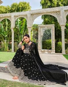 Traje Plazzo semisellado de Faux Georgette con bordados y lentejuelas para la colección de trajes Plazzo indios y pakistaníes. - Product Image 6