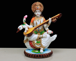 Estatua de Resina de la Diosa Saraswati con Cisne Veena, Figura Decorativa Religiosa Tradicional Hecha a Mano, Adorno de Mesa, Artesanía Nirmala - Product Image 1