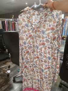 Vestido Kurti de Verano Boho de Algodón Rosa Elástico con Encaje Calado, Ajuste Holgado, Estilo Casual para Resort, con Cuello de Cordones y Bordado Sólido, Colección 2026 - Product Image 4