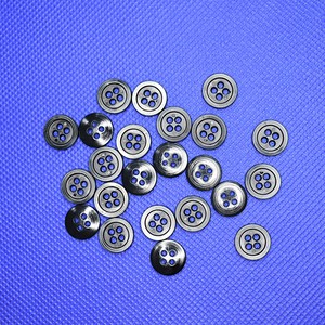 Prix de gros R-PET Plastique 4 trous taille 20mm Rond plat en résine pour la création de boutons de chemise personnalisés Fabriqué au Vietnam - Product Image 6