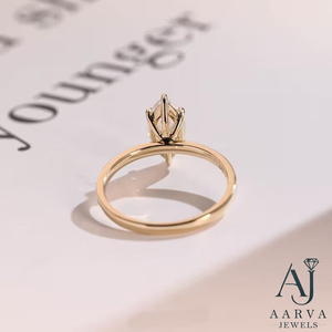 แหวนหมั้นเพชรโมอิสซาไนต์ทรงลูกแพร์สำหรับผู้หญิงจาก AARVA JEWELS เงินสเตอร์ลิงชุบทองคำสีกุหลาบ ดีไซน์แบบหนามเตย สไตล์คลาสสิก เหมาะสำหรับงานปาร์ตี้ - Product Image 2