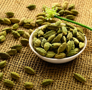Gousse de cardamome verte entière de qualité supérieure, taille petite 6-7 mm, épice aromatique naturelle, fournisseur d'exportation - Product Image 1