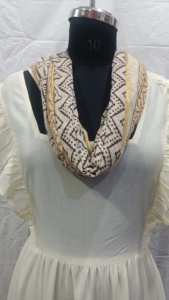Precioso Pareo/Sarong con Estampado Zigzag Hecho a Mano, de Algodón Suave y Ligero, para la Playa, Accesorio de Moda - Product Image 3