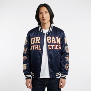 Chaqueta Universitaria Personalizada con Gráficos, Estilo Letterman, Color Crema, Satén, Bordado Varsity, Ropa Urbana Clásica para Hombre - Product Image 4